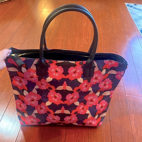 Designer Trina Turk Pink Floral large Tote Bag vegan leather - Picture 4 of 10